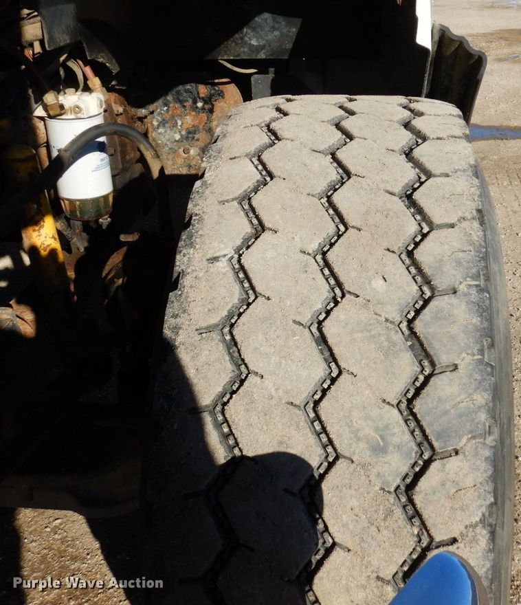 image for item AF9405 2005 Sterling L9500  dump truck