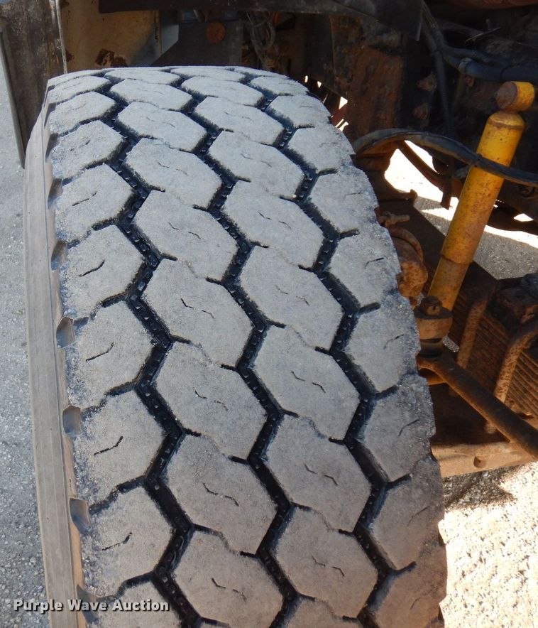 image for item AF9405 2005 Sterling L9500  dump truck