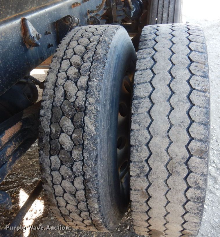 image for item AF9405 2005 Sterling L9500  dump truck