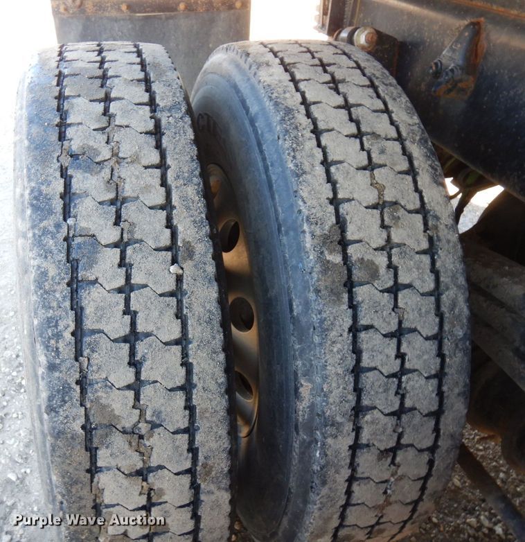 image for item AF9405 2005 Sterling L9500  dump truck