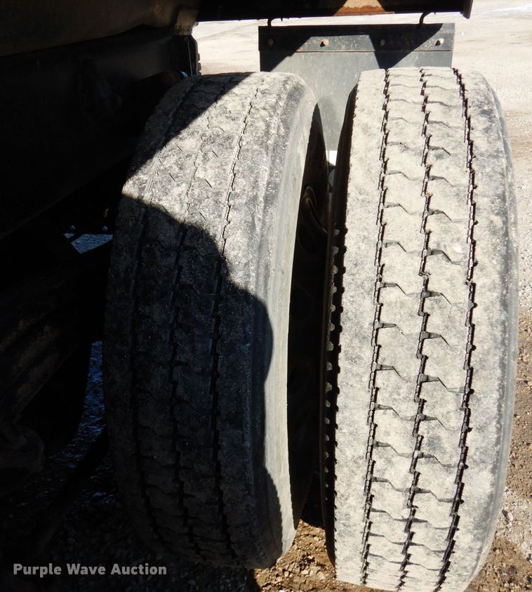 image for item AF9405 2005 Sterling L9500  dump truck