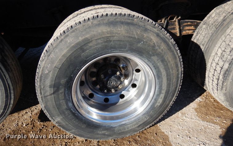 image for item AF9405 2005 Sterling L9500  dump truck