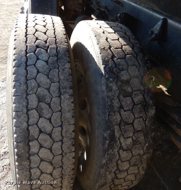 image for item AF9405 2005 Sterling L9500  dump truck