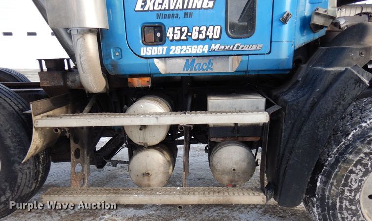 image for item AF9434 1998 Mack CL713  dump truck