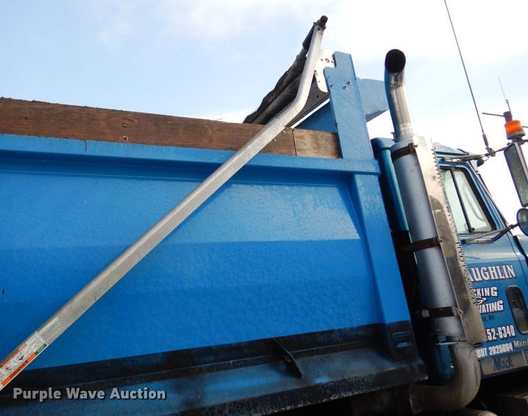 image for item AF9434 1998 Mack CL713  dump truck