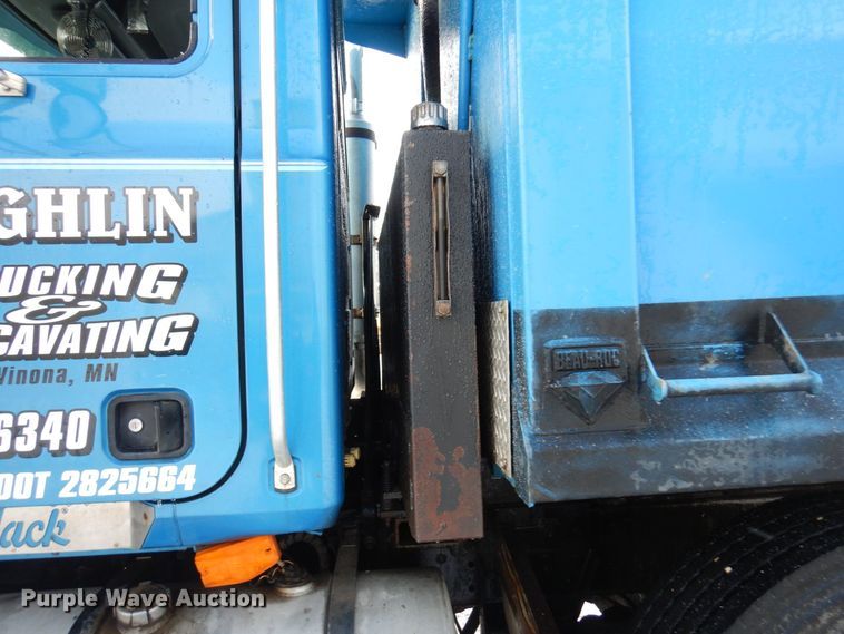 image for item AF9434 1998 Mack CL713  dump truck