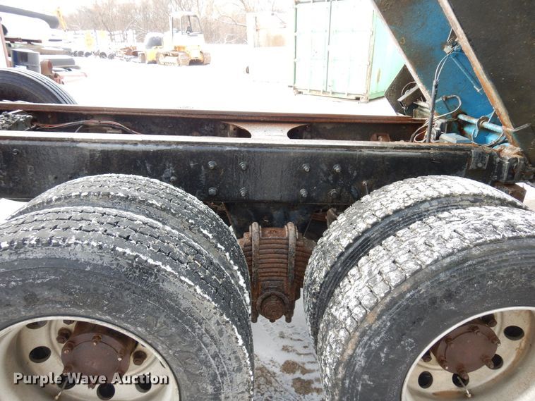 image for item AF9434 1998 Mack CL713  dump truck