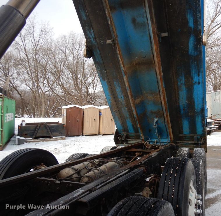 image for item AF9434 1998 Mack CL713  dump truck