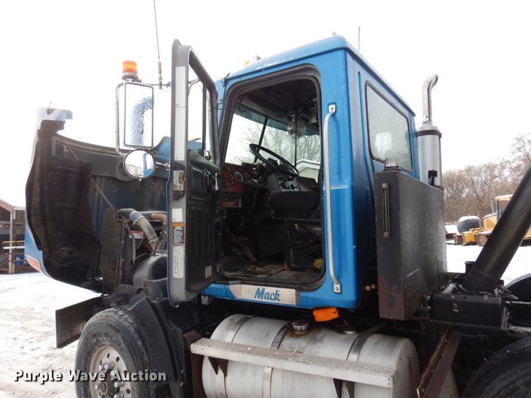 image for item AF9434 1998 Mack CL713  dump truck
