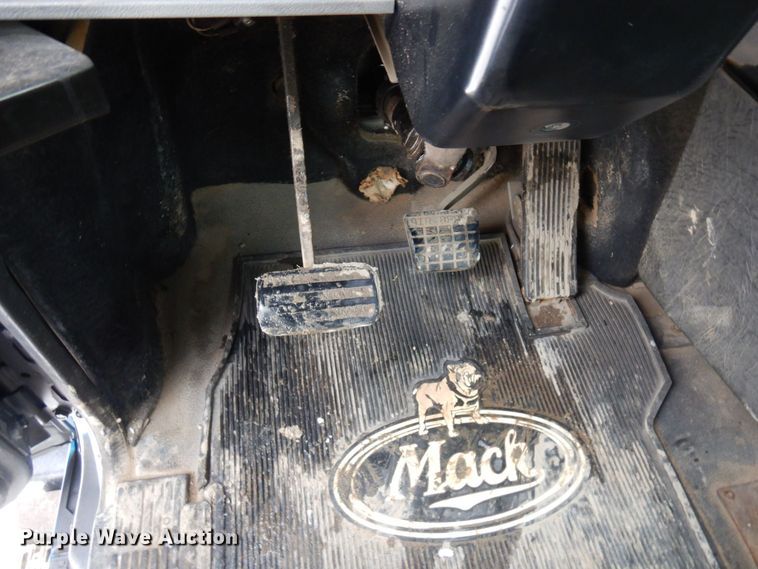 image for item AF9434 1998 Mack CL713  dump truck