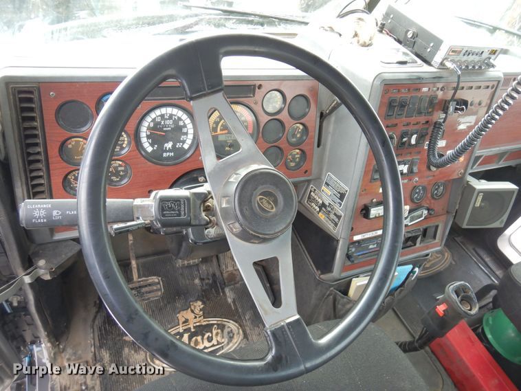 image for item AF9434 1998 Mack CL713  dump truck