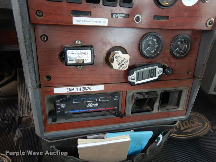 image for item AF9434 1998 Mack CL713  dump truck