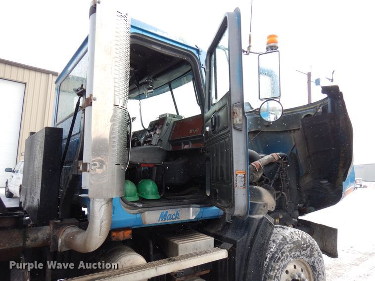 image for item AF9434 1998 Mack CL713  dump truck