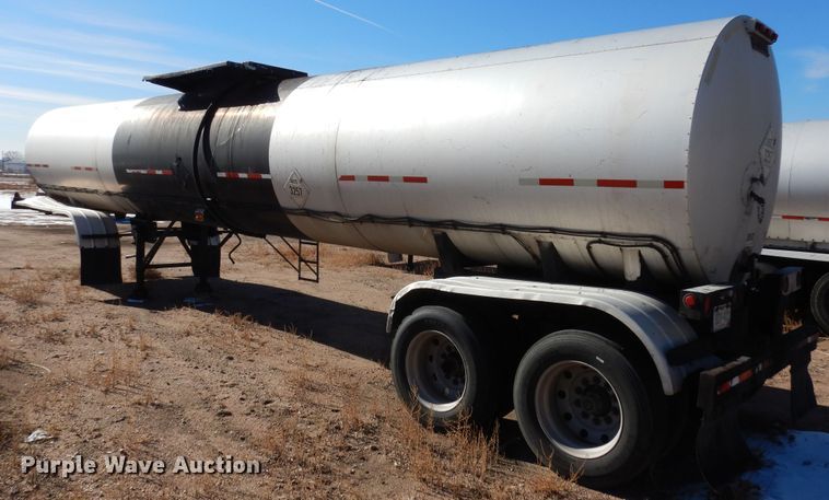 image for item DF8253 1996 Etnyre CD-1040  tank trailer
