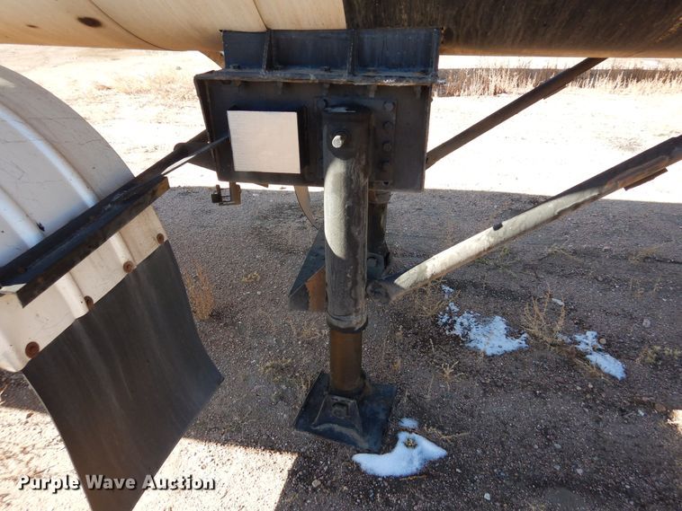 image for item DF8253 1996 Etnyre CD-1040  tank trailer