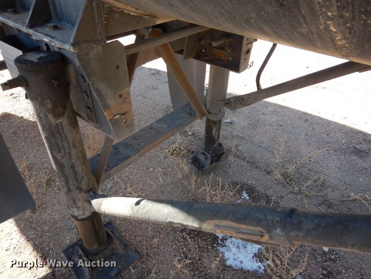 image for item DF8253 1996 Etnyre CD-1040  tank trailer