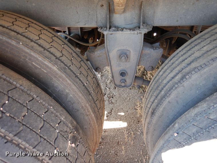 image for item DF8253 1996 Etnyre CD-1040  tank trailer