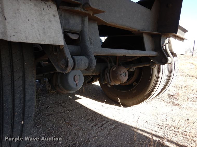 image for item DF8253 1996 Etnyre CD-1040  tank trailer