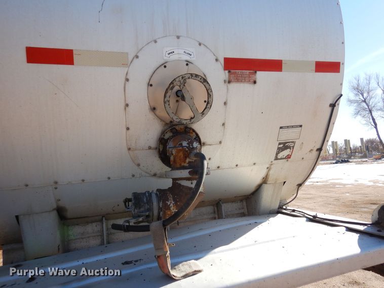 image for item DF8253 1996 Etnyre CD-1040  tank trailer