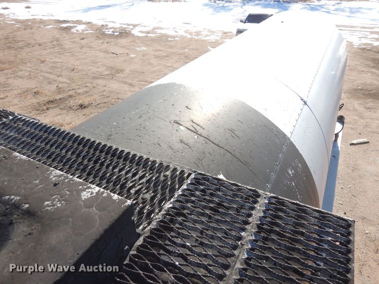 image for item DF8253 1996 Etnyre CD-1040  tank trailer