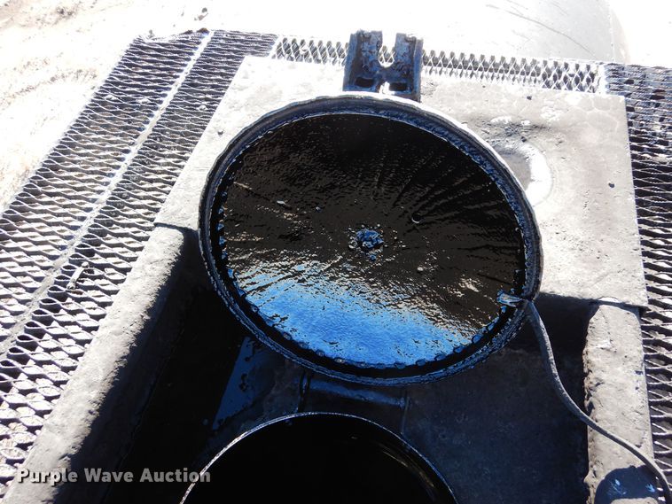 image for item DF8253 1996 Etnyre CD-1040  tank trailer