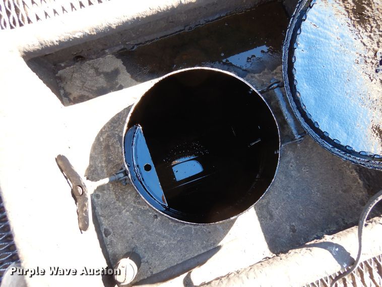 image for item DF8253 1996 Etnyre CD-1040  tank trailer