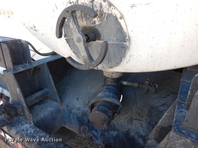 image for item DF8253 1996 Etnyre CD-1040  tank trailer