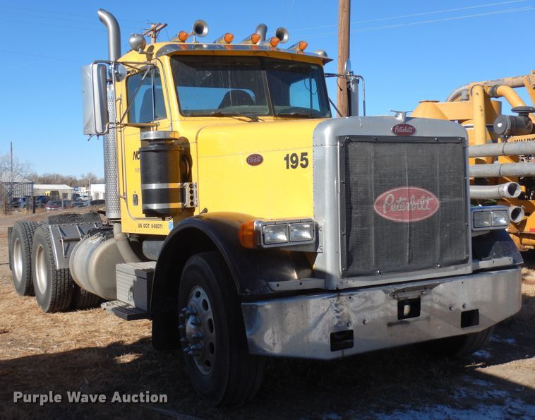 image for item DF8261 2002 Peterbilt 379  semi truck