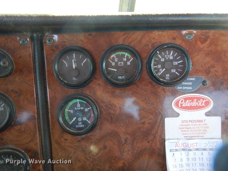 image for item DF8261 2002 Peterbilt 379  semi truck