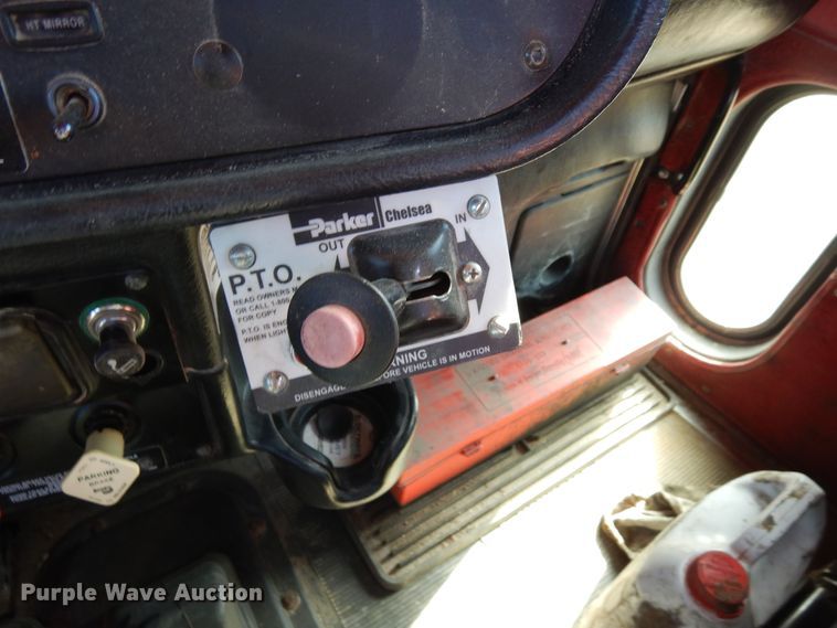 image for item DF8261 2002 Peterbilt 379  semi truck