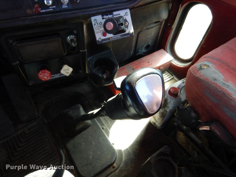 image for item DF8261 2002 Peterbilt 379  semi truck