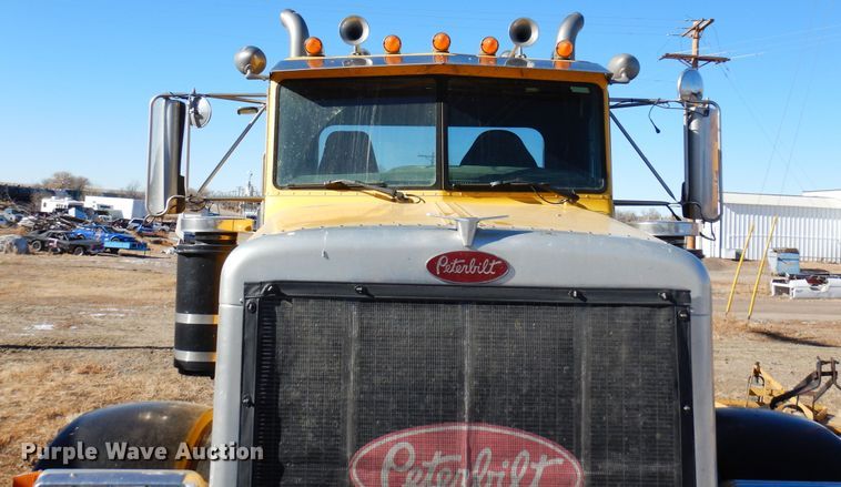 image for item DF8261 2002 Peterbilt 379  semi truck