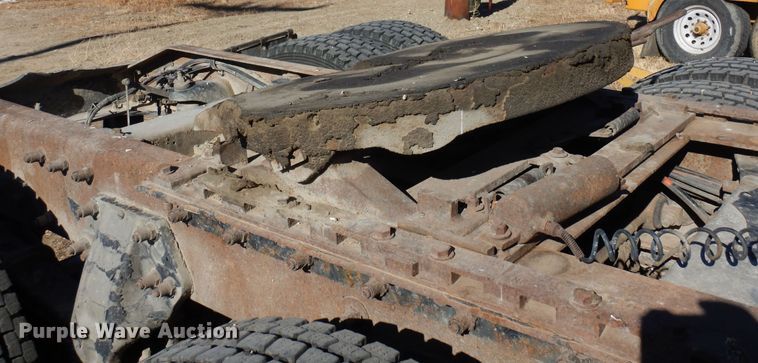 image for item DF8261 2002 Peterbilt 379  semi truck