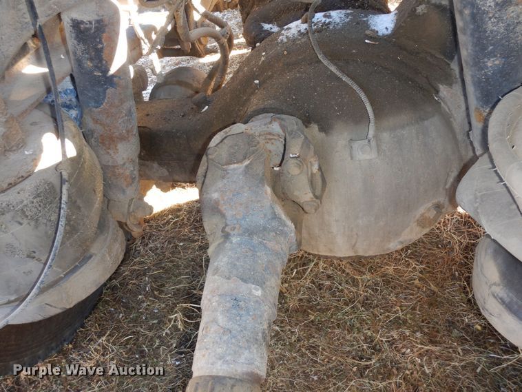 image for item DF8261 2002 Peterbilt 379  semi truck