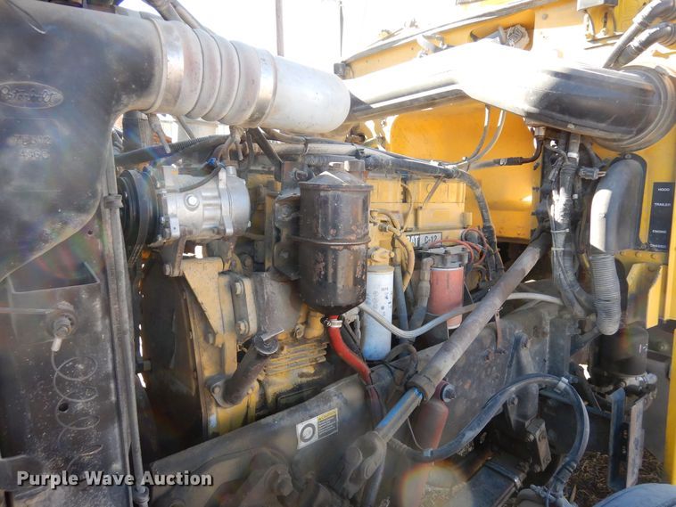 image for item DF8261 2002 Peterbilt 379  semi truck