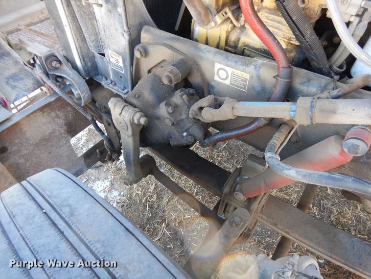 image for item DF8261 2002 Peterbilt 379  semi truck