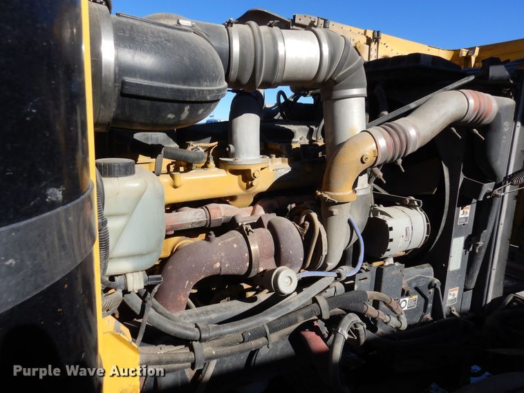 image for item DF8261 2002 Peterbilt 379  semi truck