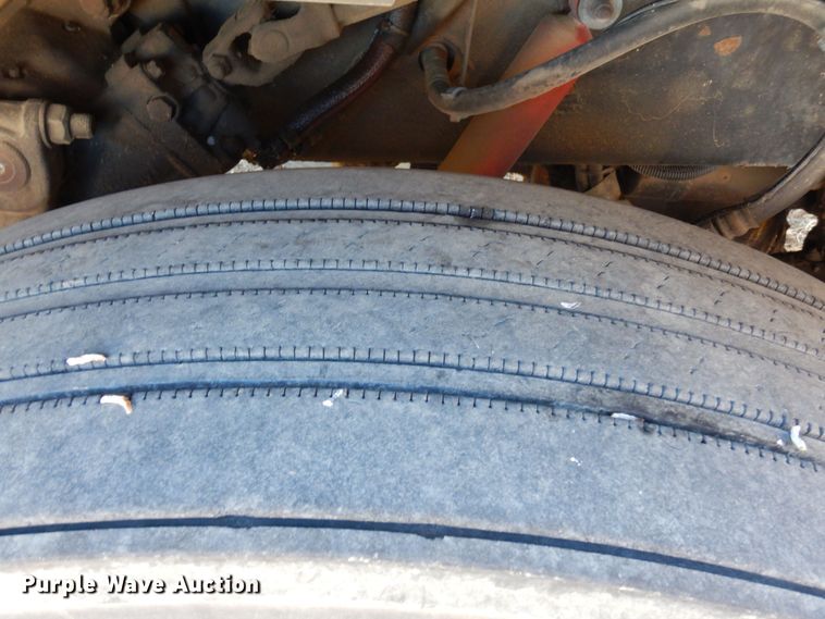 image for item DF8261 2002 Peterbilt 379  semi truck