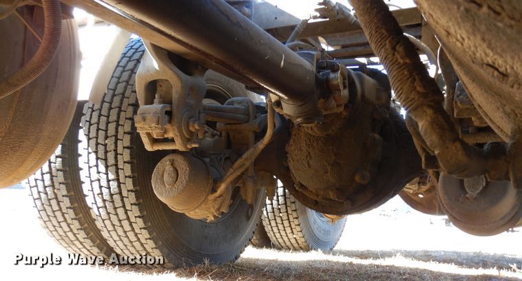 image for item DF8261 2002 Peterbilt 379  semi truck