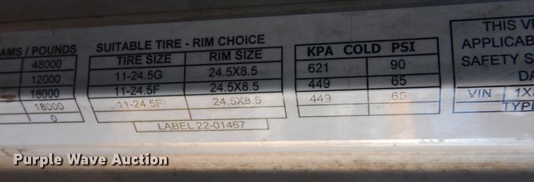image for item DF8261 2002 Peterbilt 379  semi truck