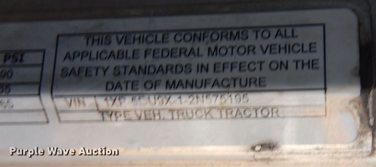 image for item DF8261 2002 Peterbilt 379  semi truck