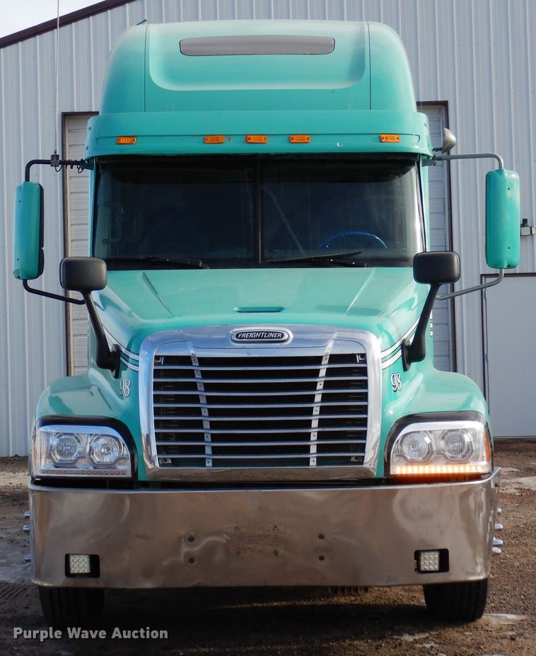 image for item DF8270 1998 Freightliner Century Class  semi truck