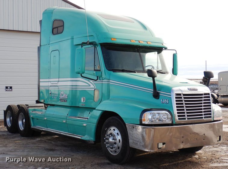 image for item DF8270 1998 Freightliner Century Class  semi truck