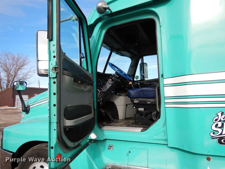 image for item DF8270 1998 Freightliner Century Class  semi truck