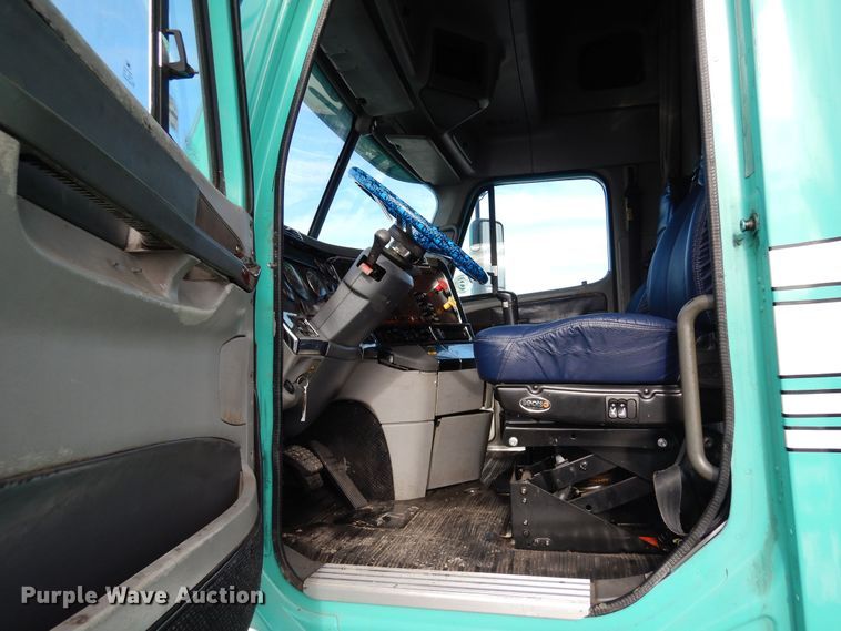 image for item DF8270 1998 Freightliner Century Class  semi truck