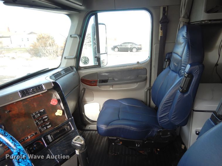 image for item DF8270 1998 Freightliner Century Class  semi truck