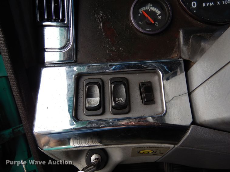 image for item DF8270 1998 Freightliner Century Class  semi truck