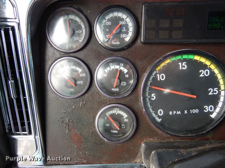 image for item DF8270 1998 Freightliner Century Class  semi truck