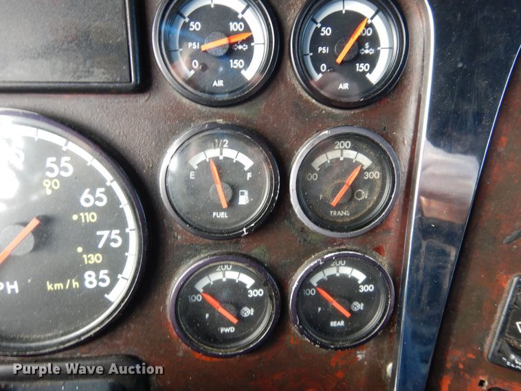 image for item DF8270 1998 Freightliner Century Class  semi truck