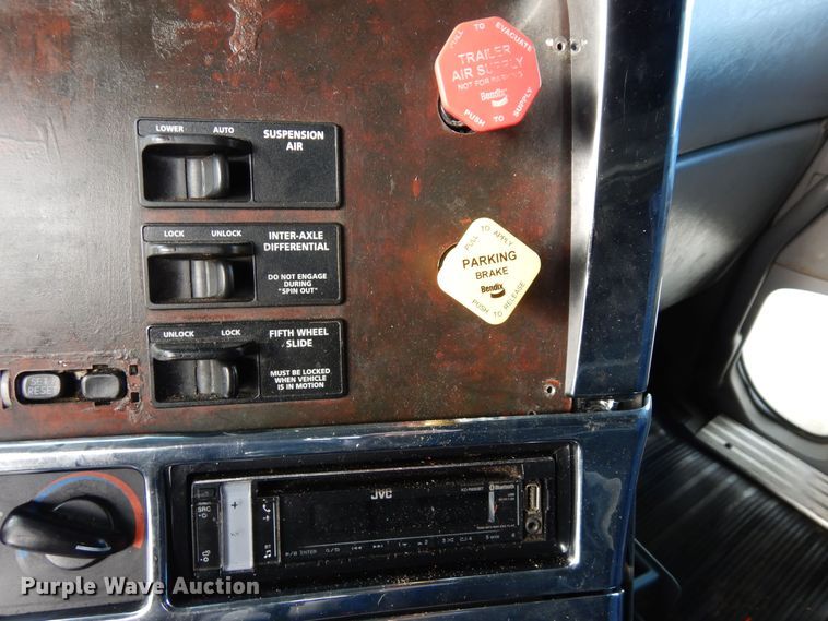 image for item DF8270 1998 Freightliner Century Class  semi truck